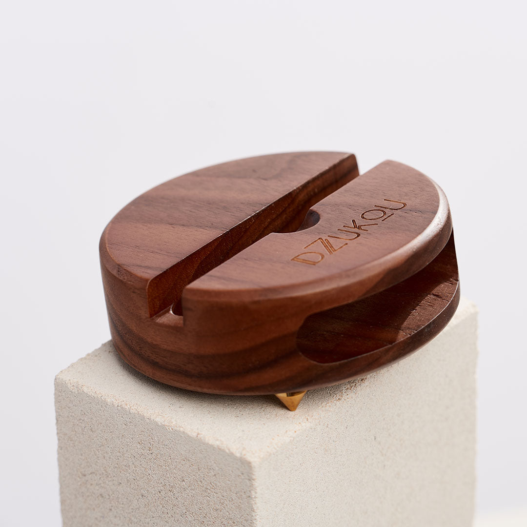 Walnut Squirrel – Wooden Phone Stand and Amplifier